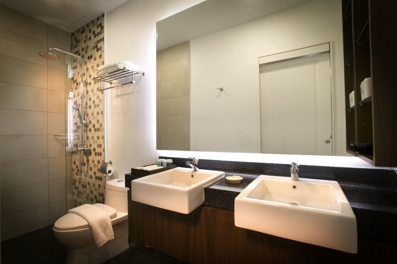 Premier King Room Window